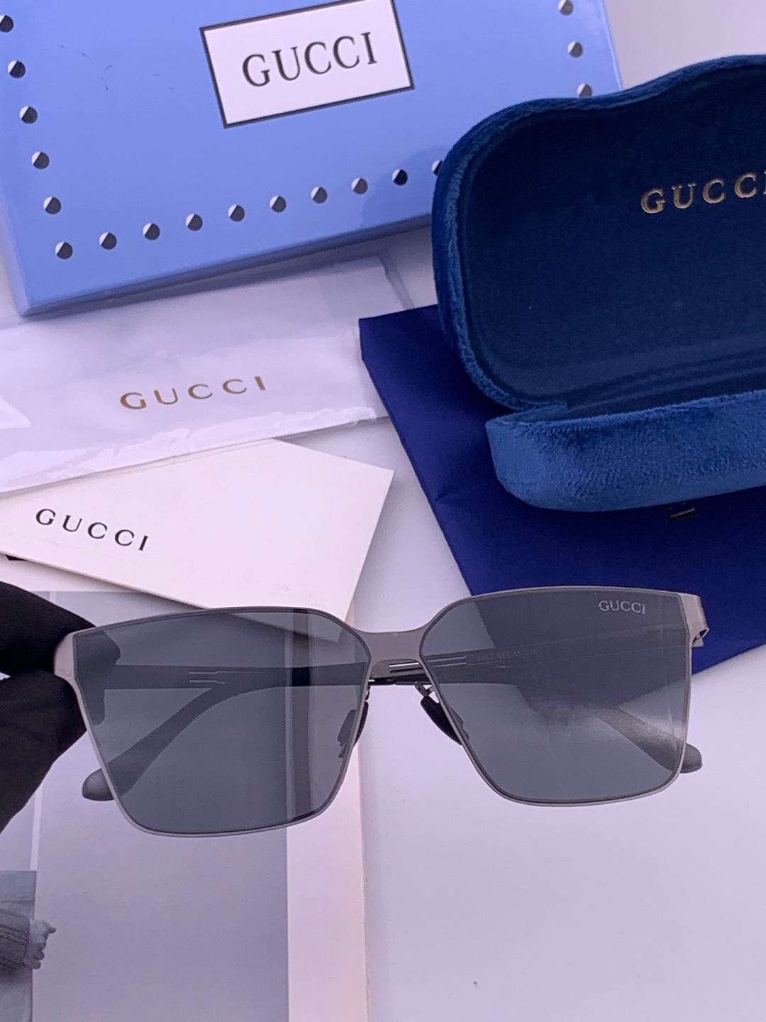 GUCC* 新款男女情侣款太阳iP电镀永不褪色 卖点：超轻超有弹性整幅眼镜无螺丝重要的是压不坏、镜片：高