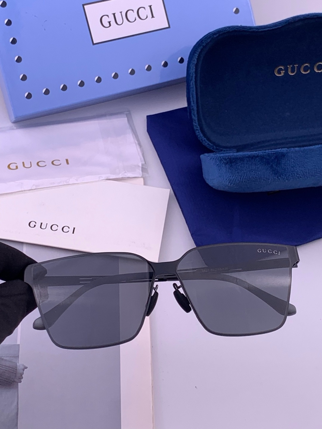 GUCC* 新款男女情侣款太阳iP电镀永不褪色 卖点：超轻超有弹性整幅眼镜无螺丝重要的是压不坏、镜片：高