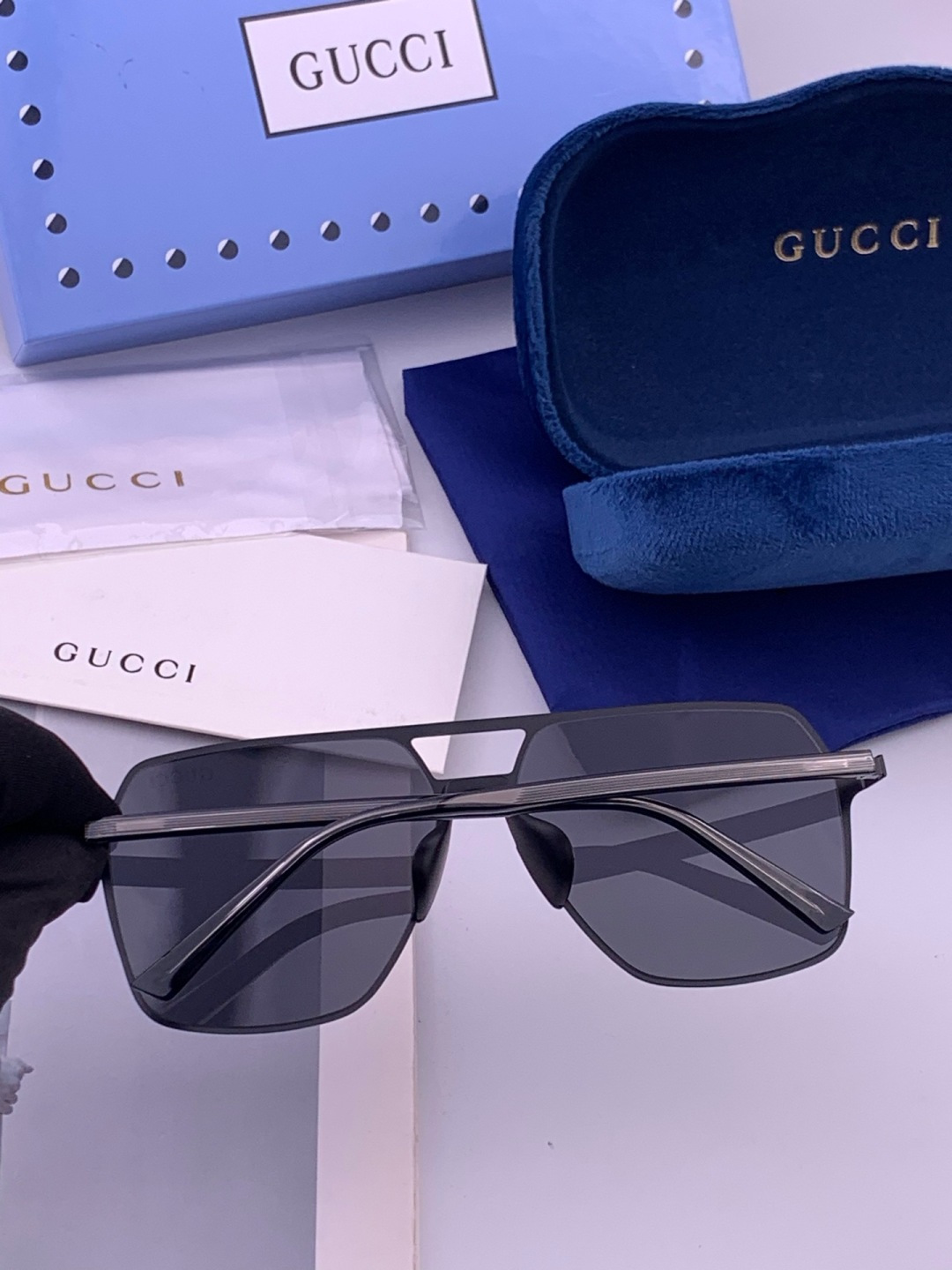 GUCCI 男款炫彩飞行员偏光太阳镜 ❤️材质：高清尼龙加厚卡槽高清偏光镜片 🌹无边框镜架💕颜👍型号：G