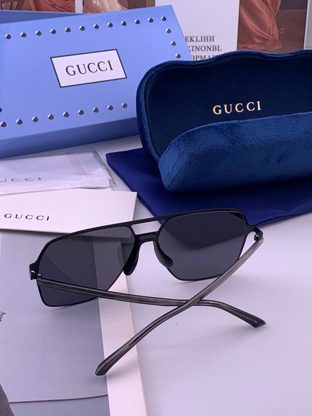 GUCCI 男款炫彩飞行员偏光太阳镜 ❤️材质：高清尼龙加厚卡槽高清偏光镜片 🌹无边框镜架💕颜👍型号：G