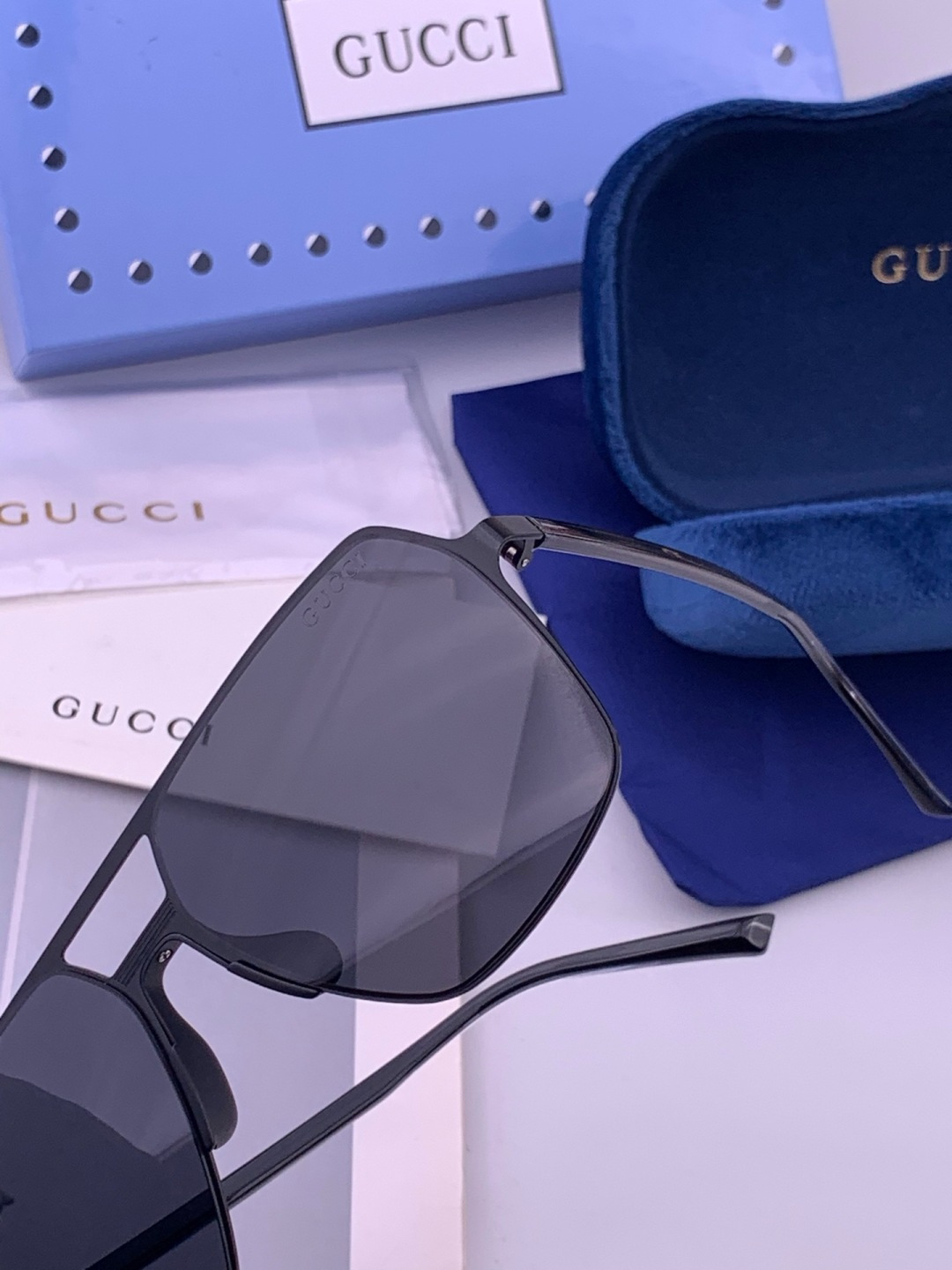 GUCCI 男款炫彩飞行员偏光太阳镜 ❤️材质：高清尼龙加厚卡槽高清偏光镜片 🌹无边框镜架💕颜👍型号：G