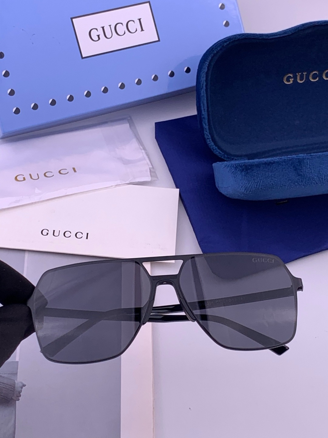 GUCCI 男款炫彩飞行员偏光太阳镜 ❤️材质：高清尼龙加厚卡槽高清偏光镜片 🌹无边框镜架💕颜👍型号：G