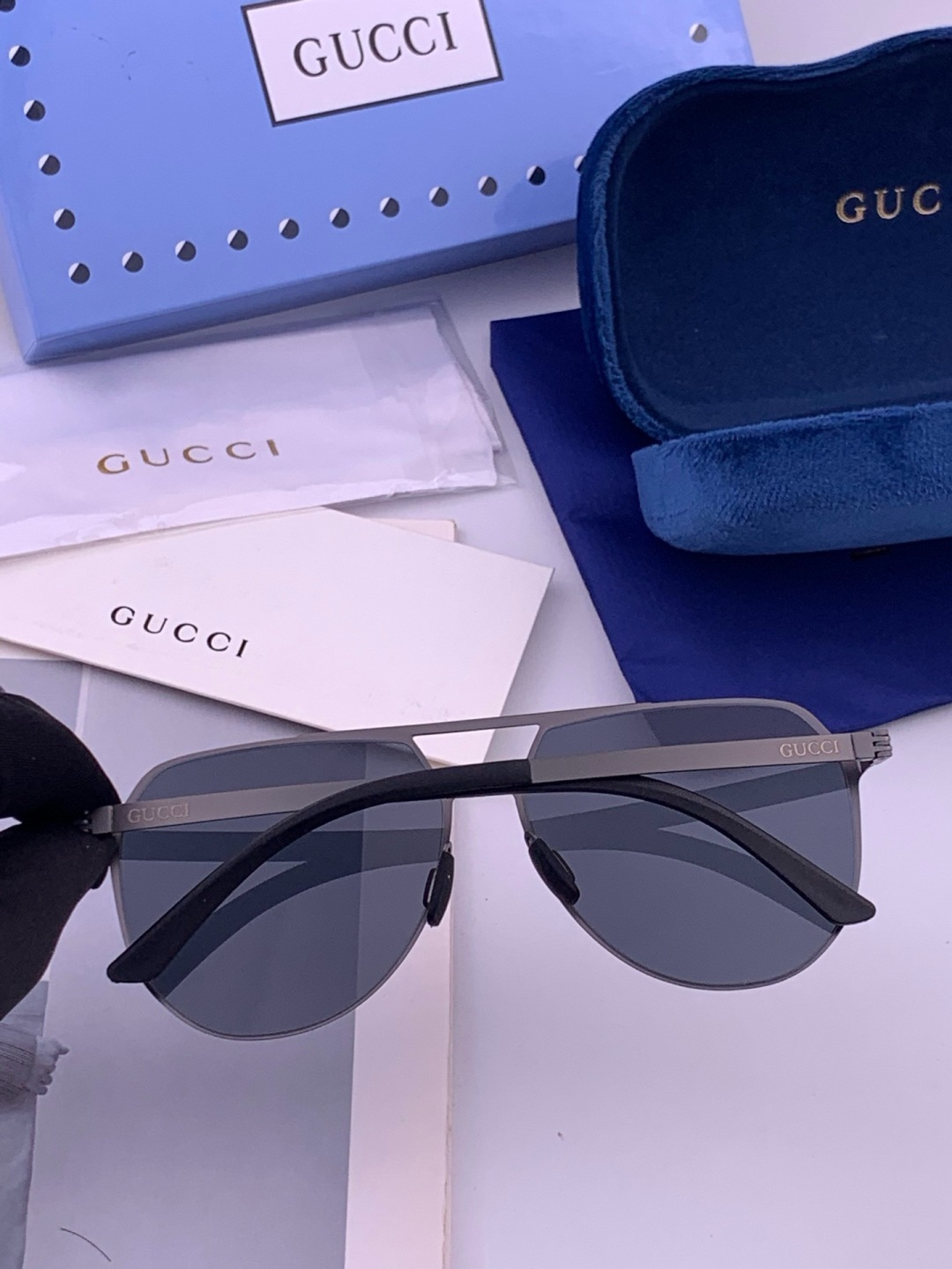 GUCCI 男款炫彩飞行员偏光太阳镜 ❤️材质：高清尼龙加厚卡槽高清偏光镜片 🌹无边框镜架💕颜👍型号：G