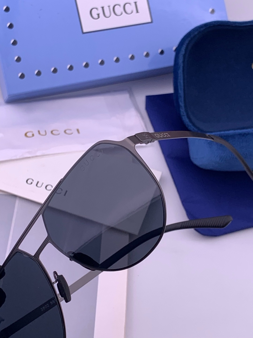 GUCCI 男款炫彩飞行员偏光太阳镜 ❤️材质：高清尼龙加厚卡槽高清偏光镜片 🌹无边框镜架💕颜👍型号：G