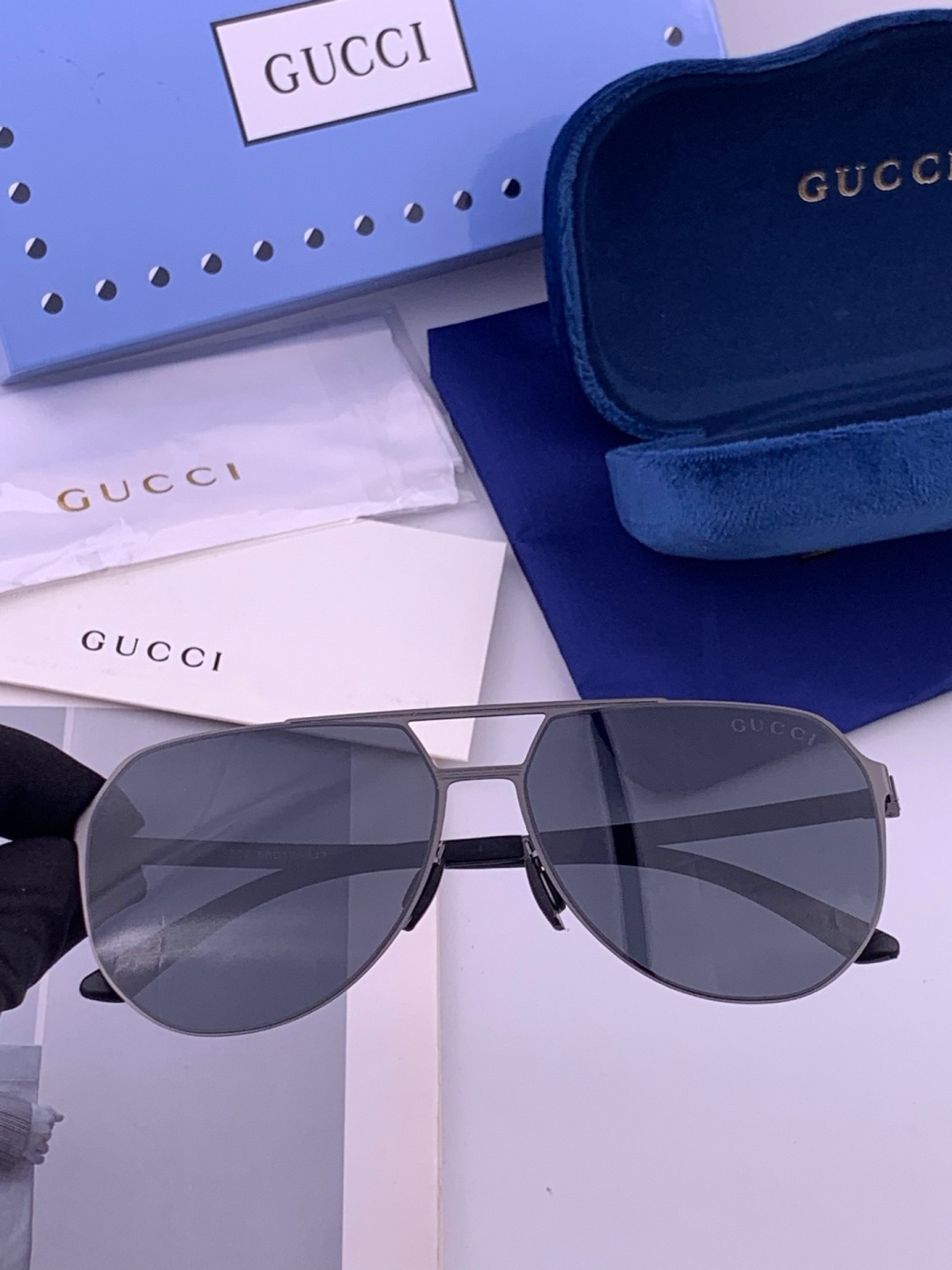 GUCCI 男款炫彩飞行员偏光太阳镜 ❤️材质：高清尼龙加厚卡槽高清偏光镜片 🌹无边框镜架💕颜👍型号：G