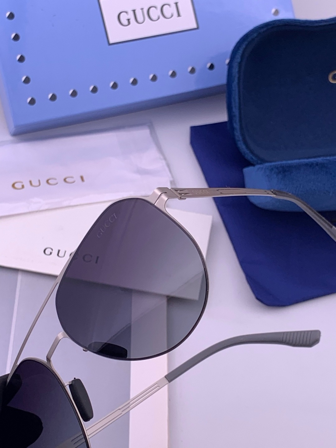 ♦️ GUCCI 新款男女情侣款太阳镜多边形墨镜iP电镀永不褪色 超轻超有弹性整幅眼镜无螺丝重要的是压不