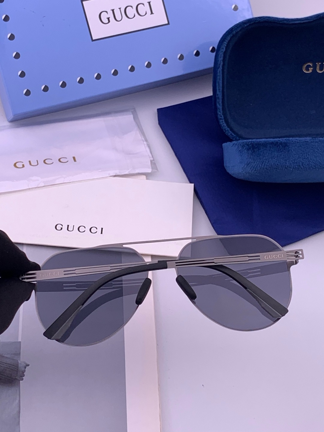 ♦️ GUCCI 新款男女情侣款太阳镜多边形墨镜iP电镀永不褪色 超轻超有弹性整幅眼镜无螺丝重要的是压不