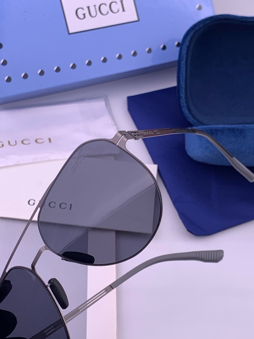 ♦️ GUCCI 新款男女情侣款太阳镜多边形墨镜iP电镀永不褪色 超轻超有弹性整幅眼镜无螺丝重要的是压不
