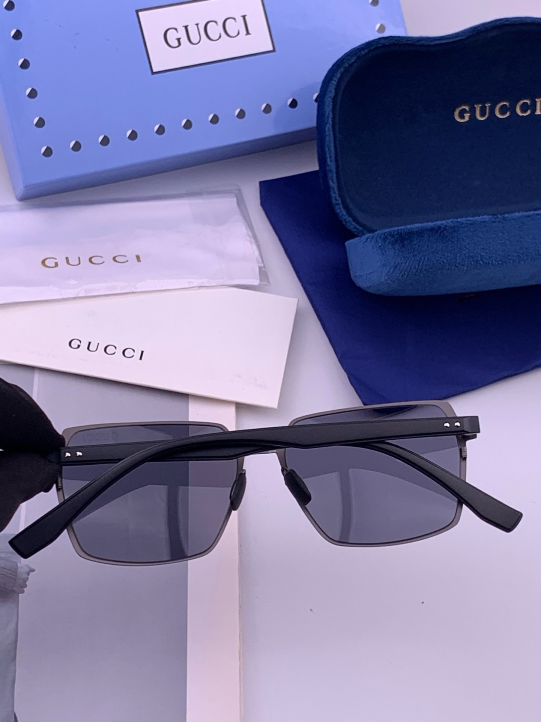 ♦️ GUCCI 新款男女情侣款太阳镜多边形墨镜iP电镀永不褪色 超轻超有弹性整幅眼镜无螺丝重要的是压不