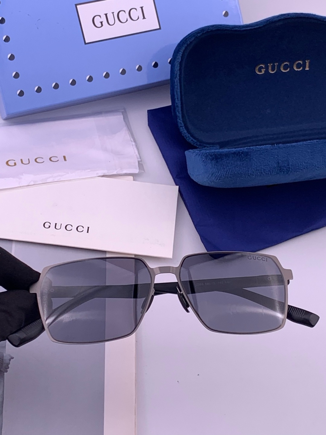 ♦️ GUCCI 新款男女情侣款太阳镜多边形墨镜iP电镀永不褪色 超轻超有弹性整幅眼镜无螺丝重要的是压不