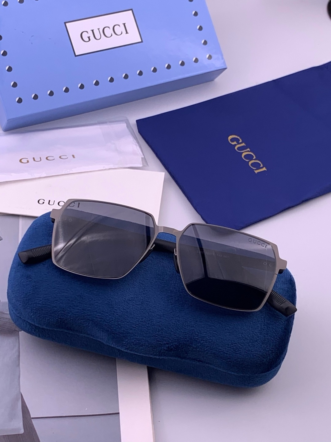 ♦️ GUCCI 新款男女情侣款太阳镜多边形墨镜iP电镀永不褪色 超轻超有弹性整幅眼镜无螺丝重要的是压不