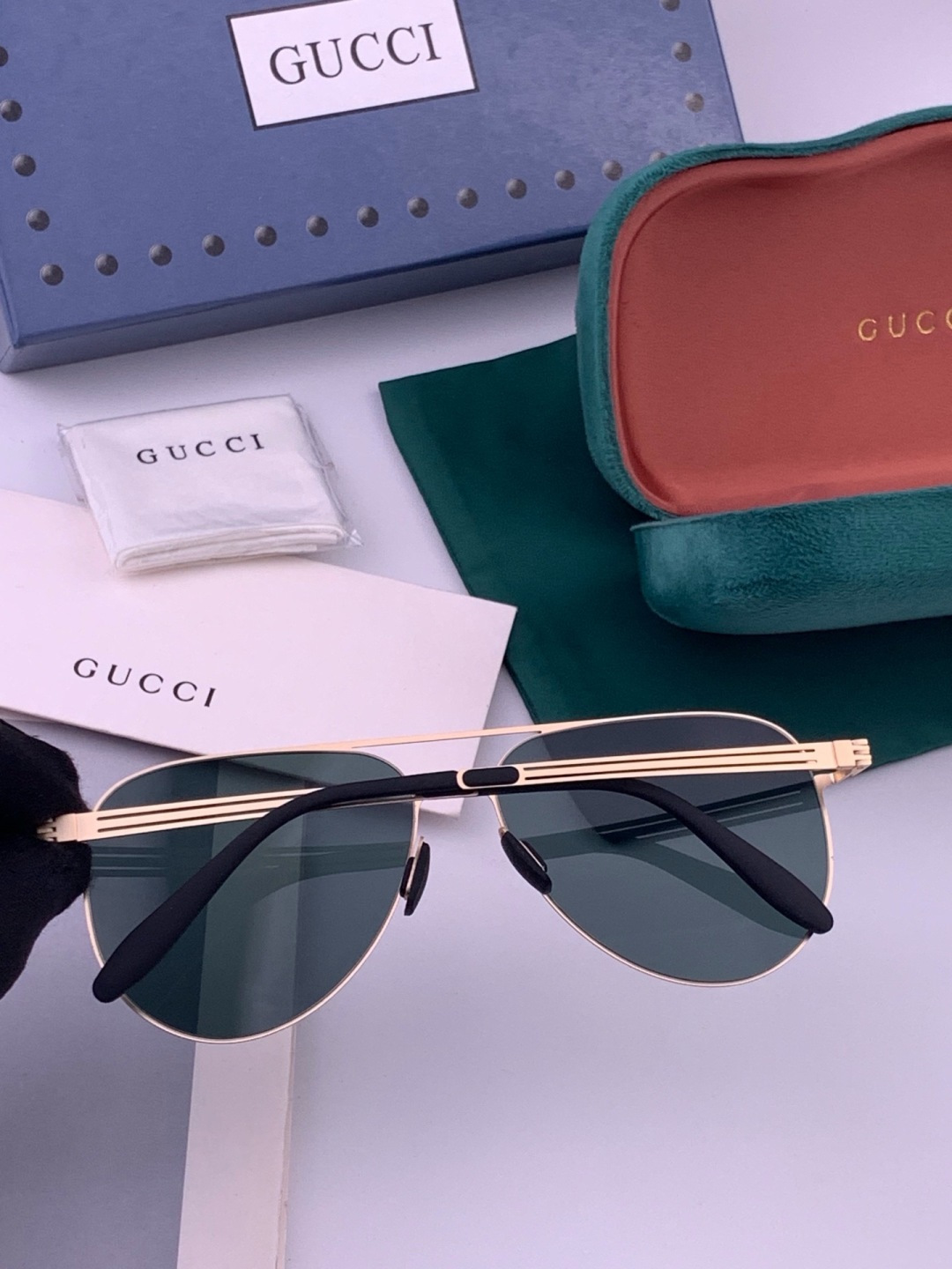 ♦️ GUCCI新款男女情侣款太阳镜多边形墨镜iP电镀永不褪色 超轻超有弹性整幅眼镜无螺丝重要的是压不坏