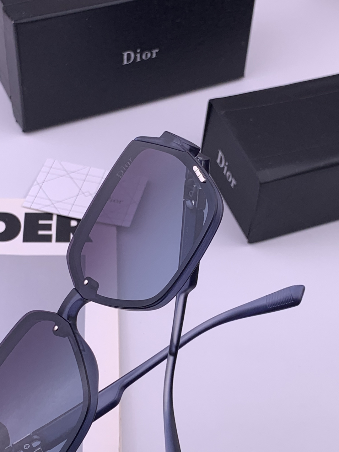 🔺 【DIOR-迪奥】开春新款 潮流爆款 时尚方框偏光太阳镜 高品质 佩戴舒适 网红潮款墨镜 型号：D6