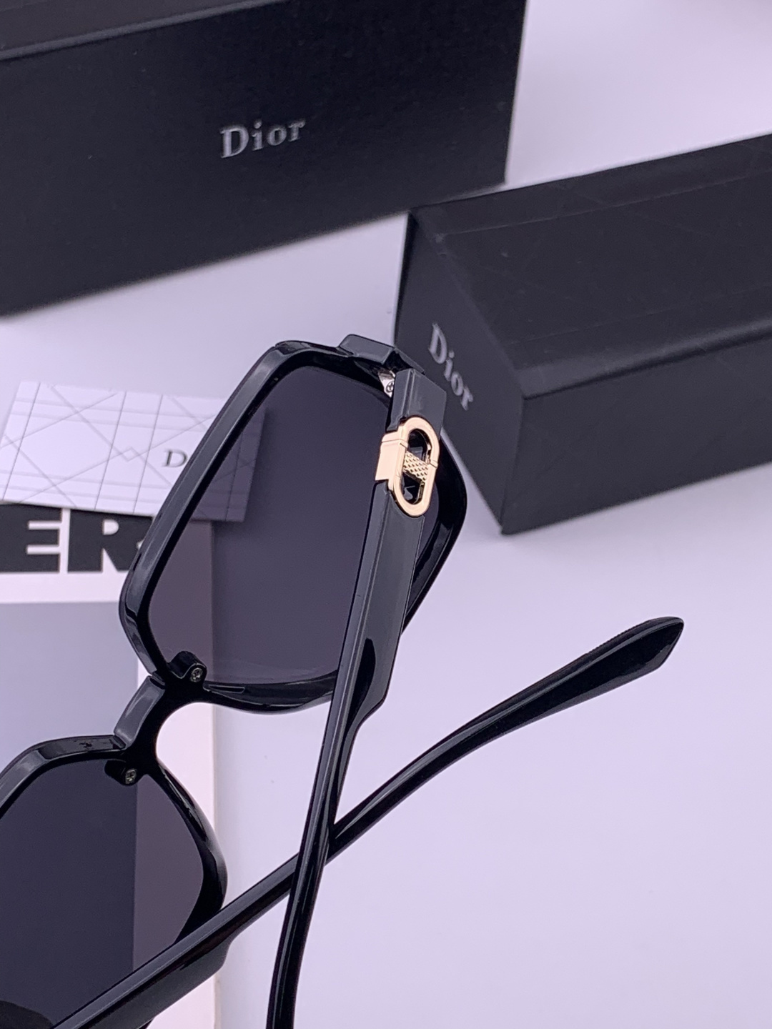 🔺 【DIOR-迪奥】开春新款 潮流爆款 时尚方框偏光太阳镜 高品质 佩戴舒适 网红潮款墨镜 型号：D6