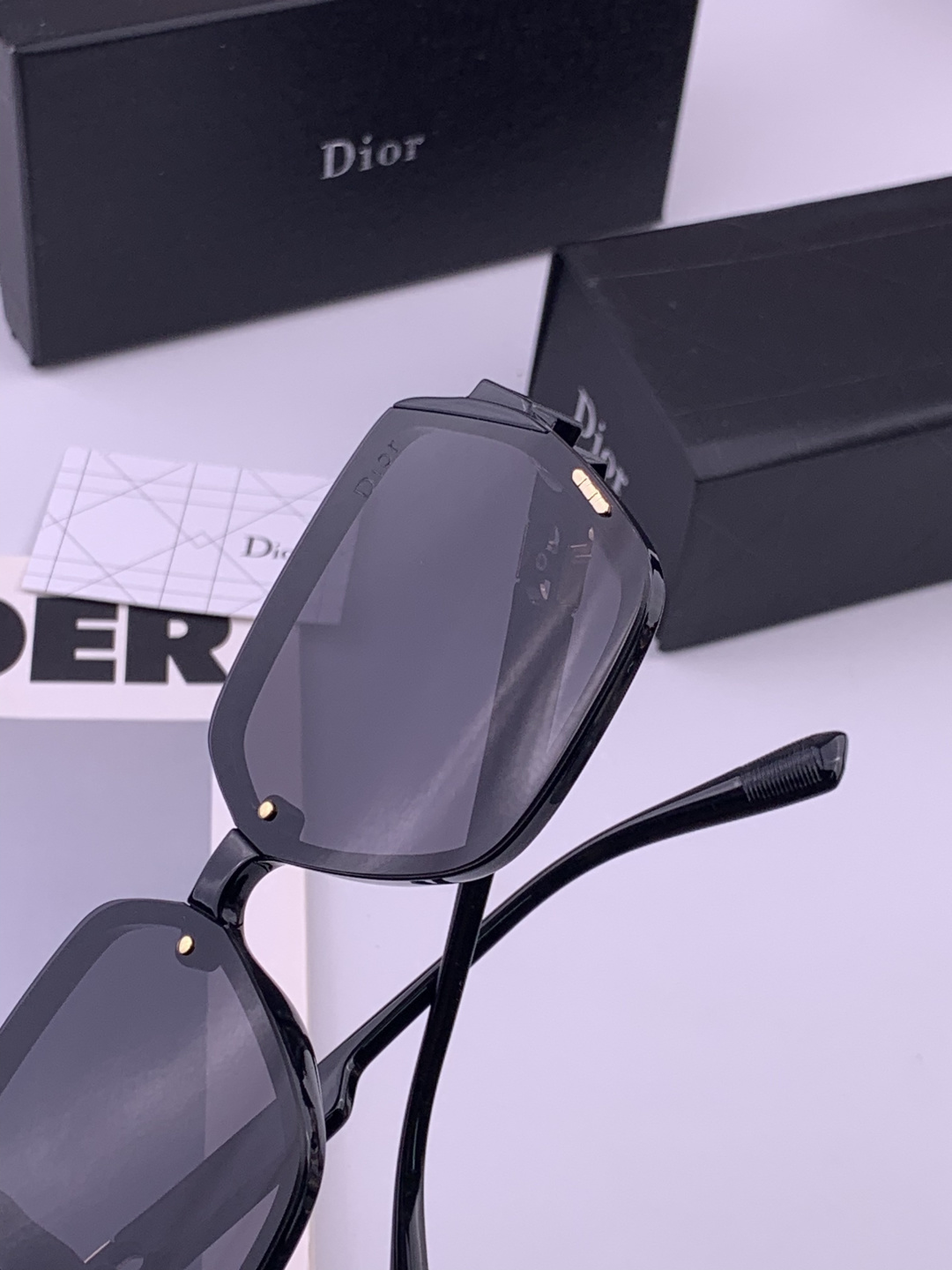 🔺 【DIOR-迪奥】开春新款 潮流爆款 时尚方框偏光太阳镜 高品质 佩戴舒适 网红潮款墨镜 型号：D6