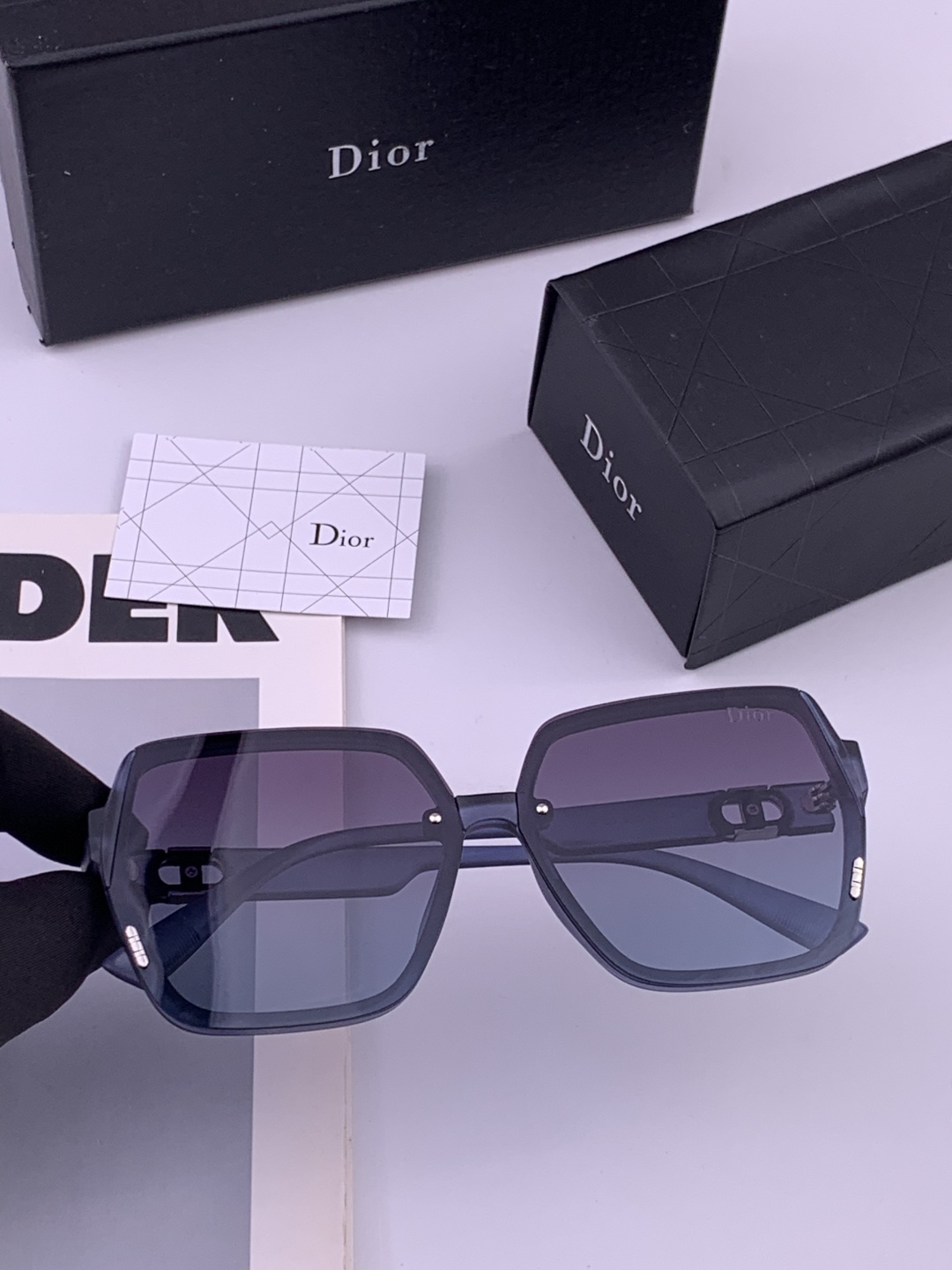 🔺 【DIOR-迪奥】开春新款 潮流爆款 时尚方框偏光太阳镜 高品质 佩戴舒适 网红潮款墨镜 型号：D6