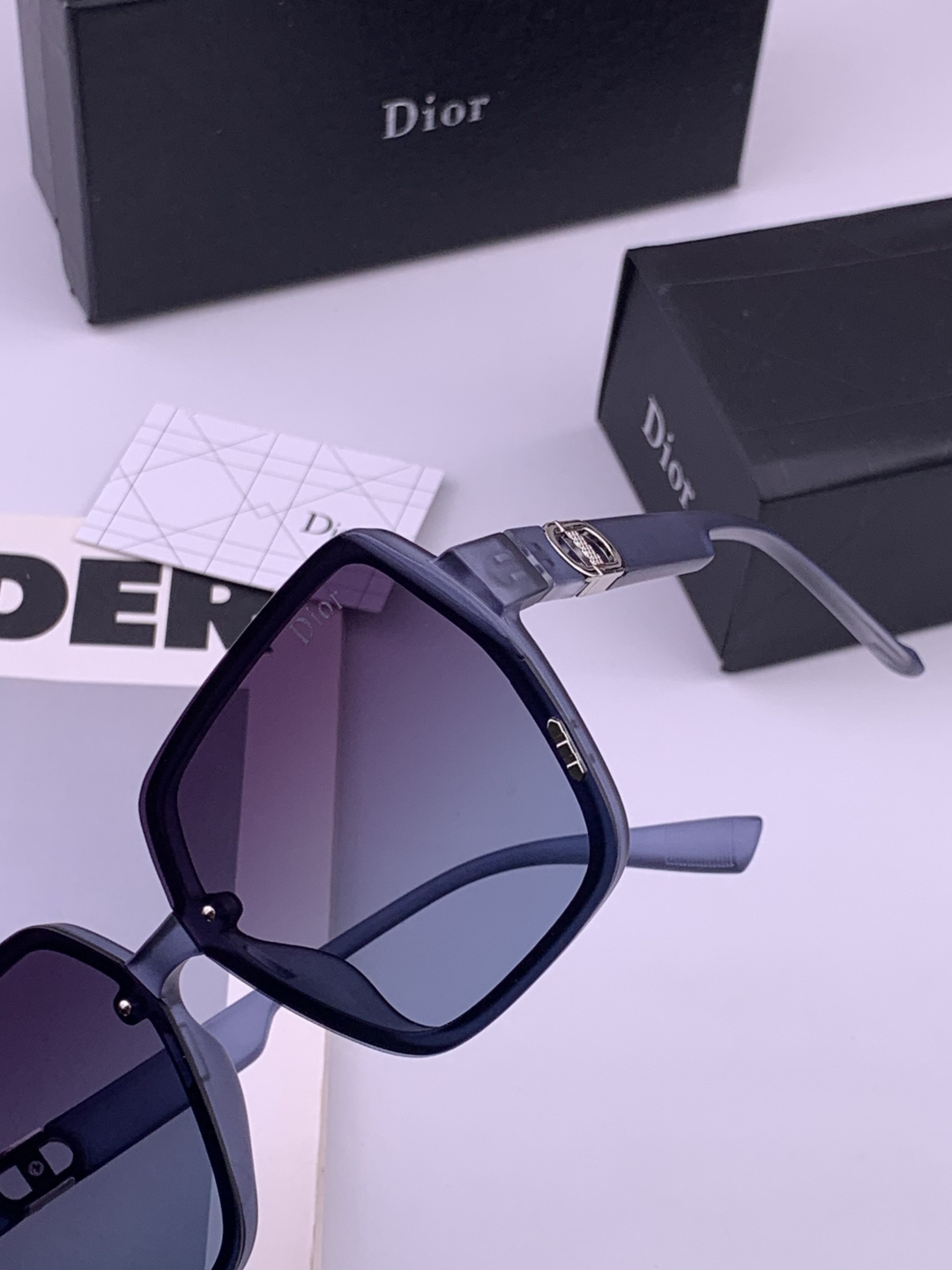 🔺 【DIOR-迪奥】开春新款 潮流爆款 时尚方框偏光太阳镜 高品质 佩戴舒适 网红潮款墨镜 型号：D6