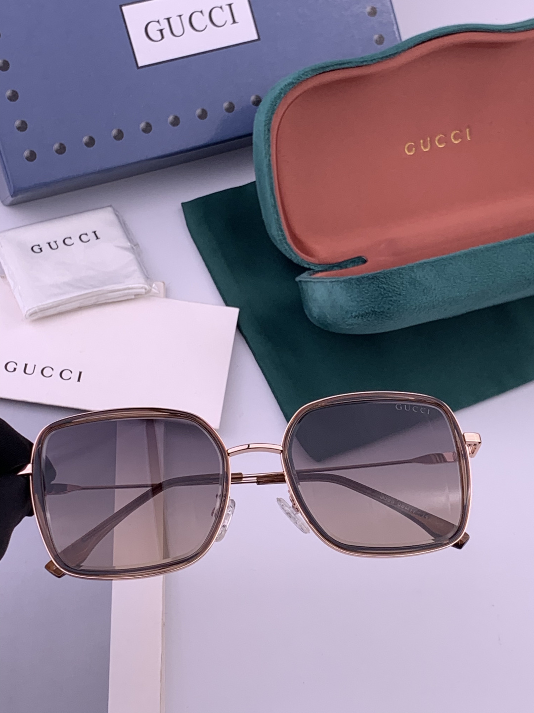 GUCCI 开春新款太阳镜 各路网红纷纷带起气场满分‼️ 俏皮甜美.上脸效果更佳.金属质感超好 型号：G