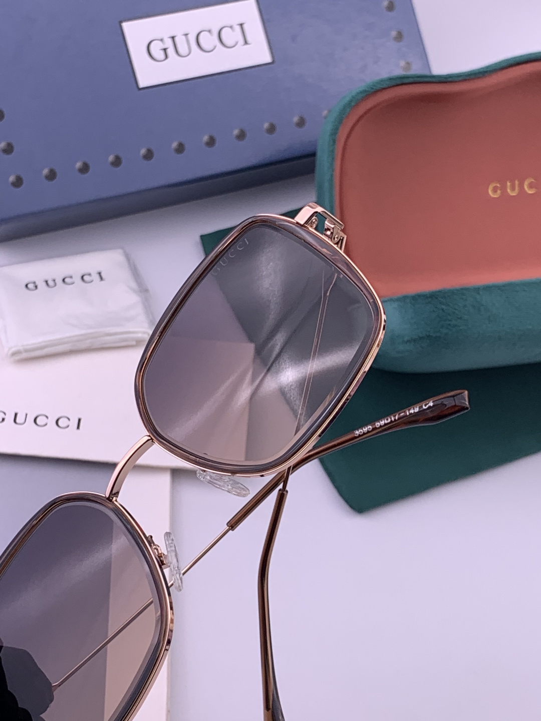 GUCCI 开春新款太阳镜 各路网红纷纷带起气场满分‼️ 俏皮甜美.上脸效果更佳.金属质感超好 型号：G