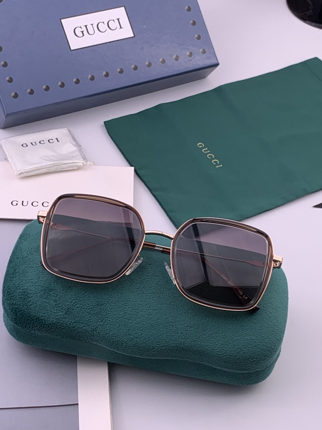 GUCCI 开春新款太阳镜 各路网红纷纷带起气场满分‼️ 俏皮甜美.上脸效果更佳.金属质感超好 型号：G