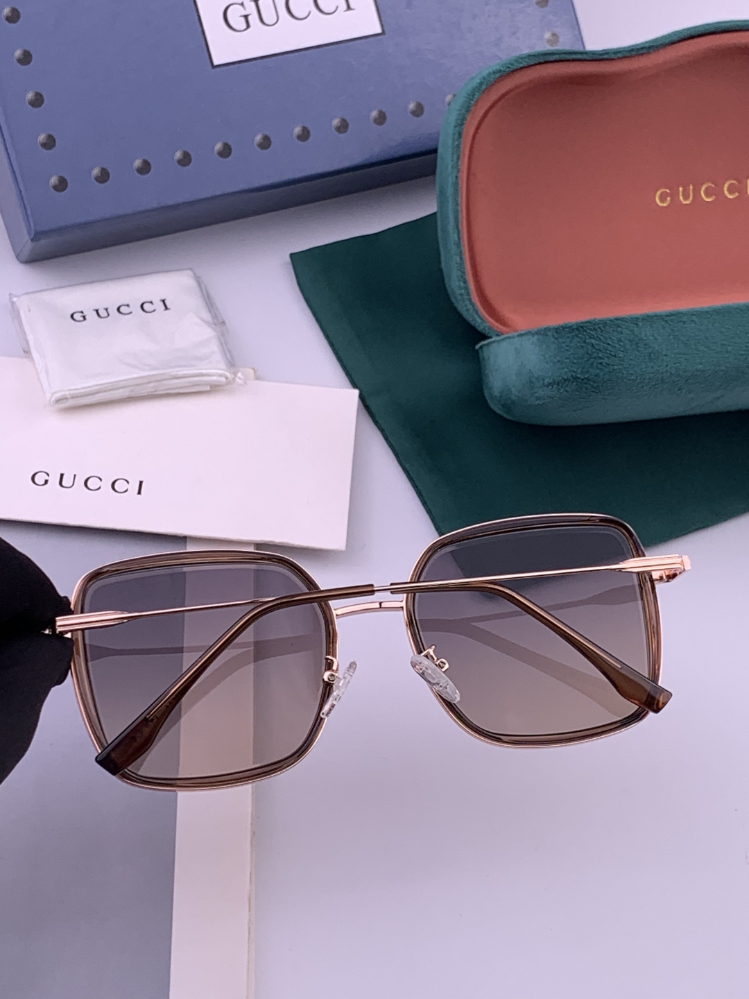 GUCCI 开春新款太阳镜 各路网红纷纷带起气场满分‼️ 俏皮甜美.上脸效果更佳.金属质感超好 型号：G