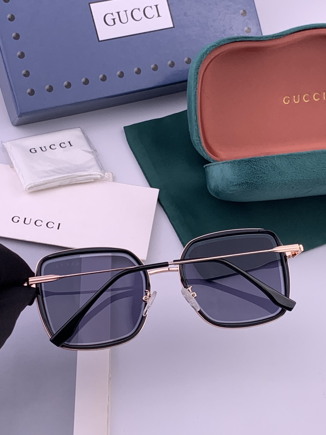 GUCCI 开春新款太阳镜 各路网红纷纷带起气场满分‼️ 俏皮甜美.上脸效果更佳.金属质感超好 型号：G