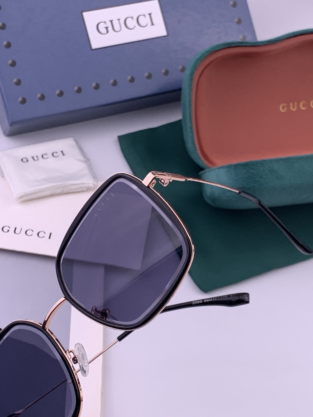 GUCCI 开春新款太阳镜 各路网红纷纷带起气场满分‼️ 俏皮甜美.上脸效果更佳.金属质感超好 型号：G