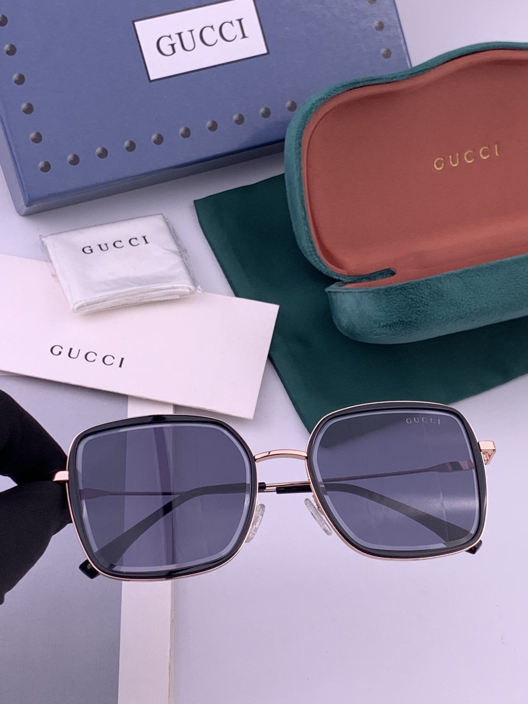 GUCCI 开春新款太阳镜 各路网红纷纷带起气场满分‼️ 俏皮甜美.上脸效果更佳.金属质感超好 型号：G