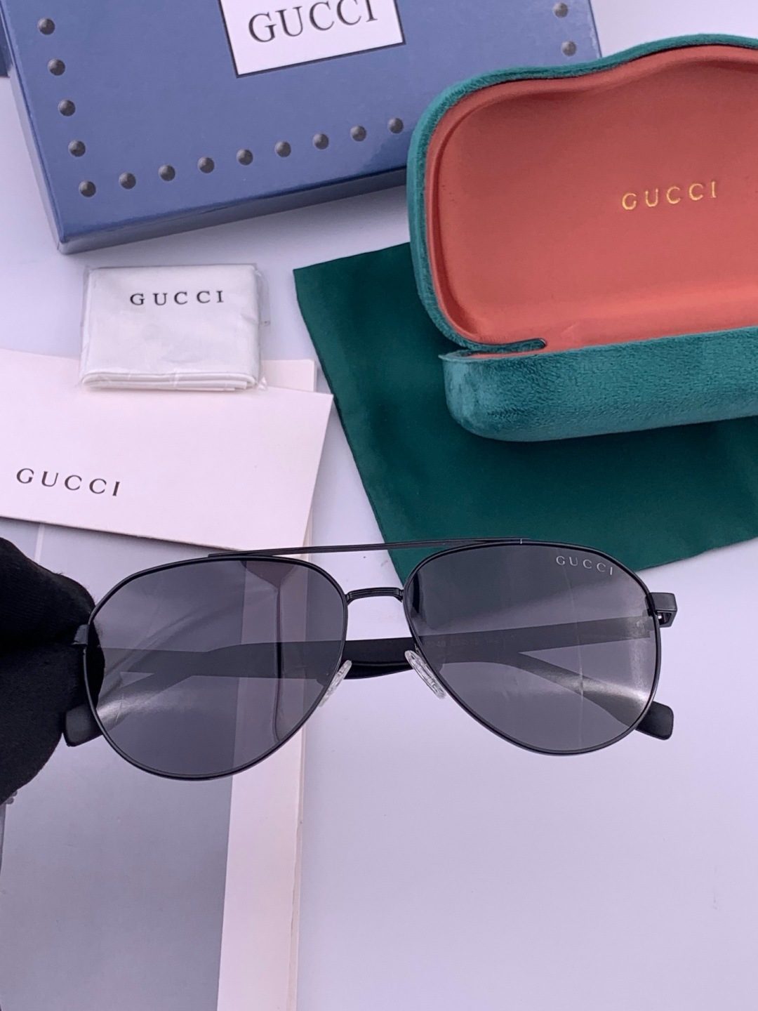 Gucci 。  高品质男女款墨镜   👍 进口宝丽来偏光镜片  。蛤蟆镜 开车钓鱼都可 。百搭显瘦墨镜