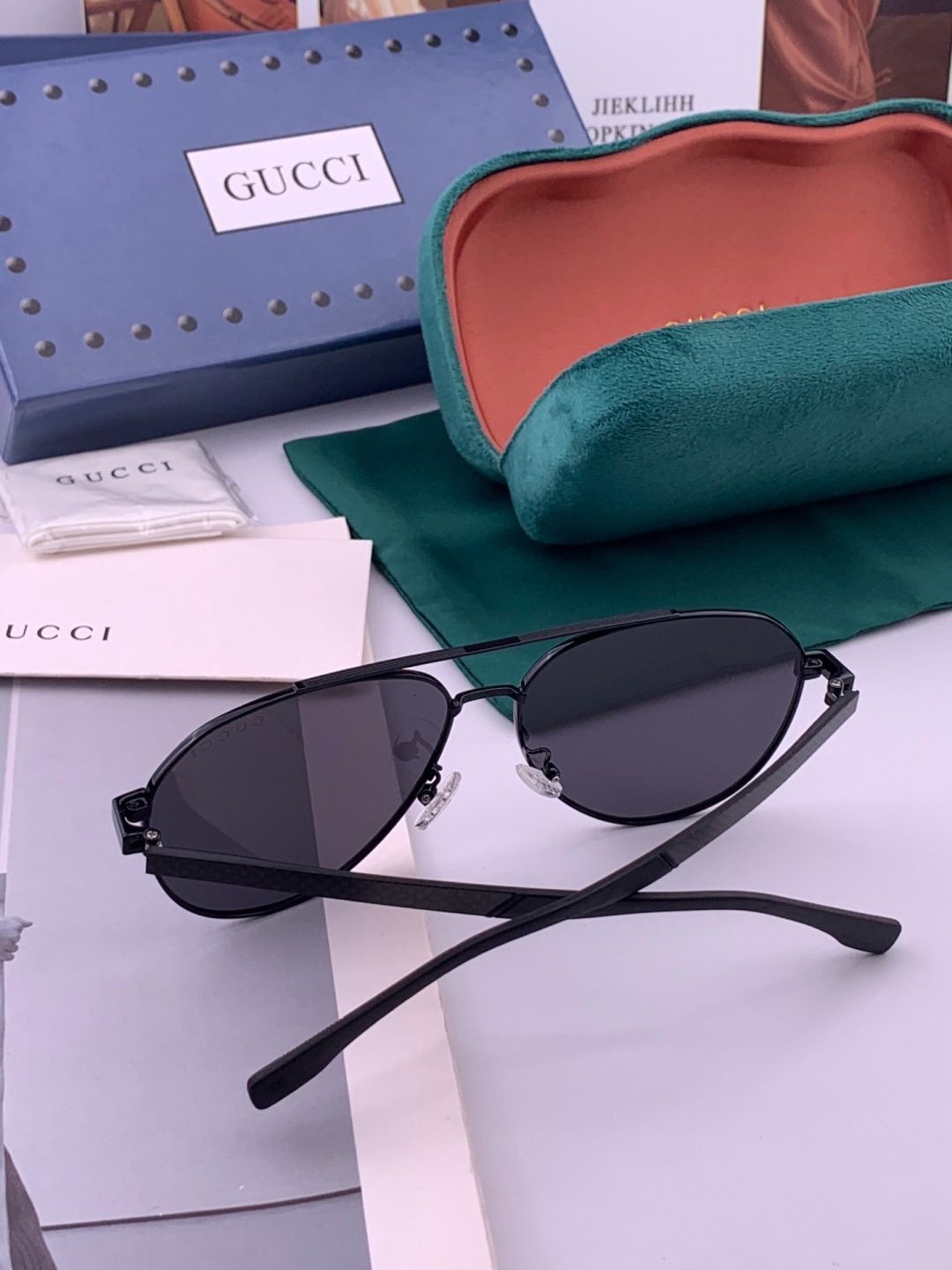Gucci 。  高品质男女款墨镜   👍 进口宝丽来偏光镜片  。蛤蟆镜 开车钓鱼都可 。百搭显瘦墨镜