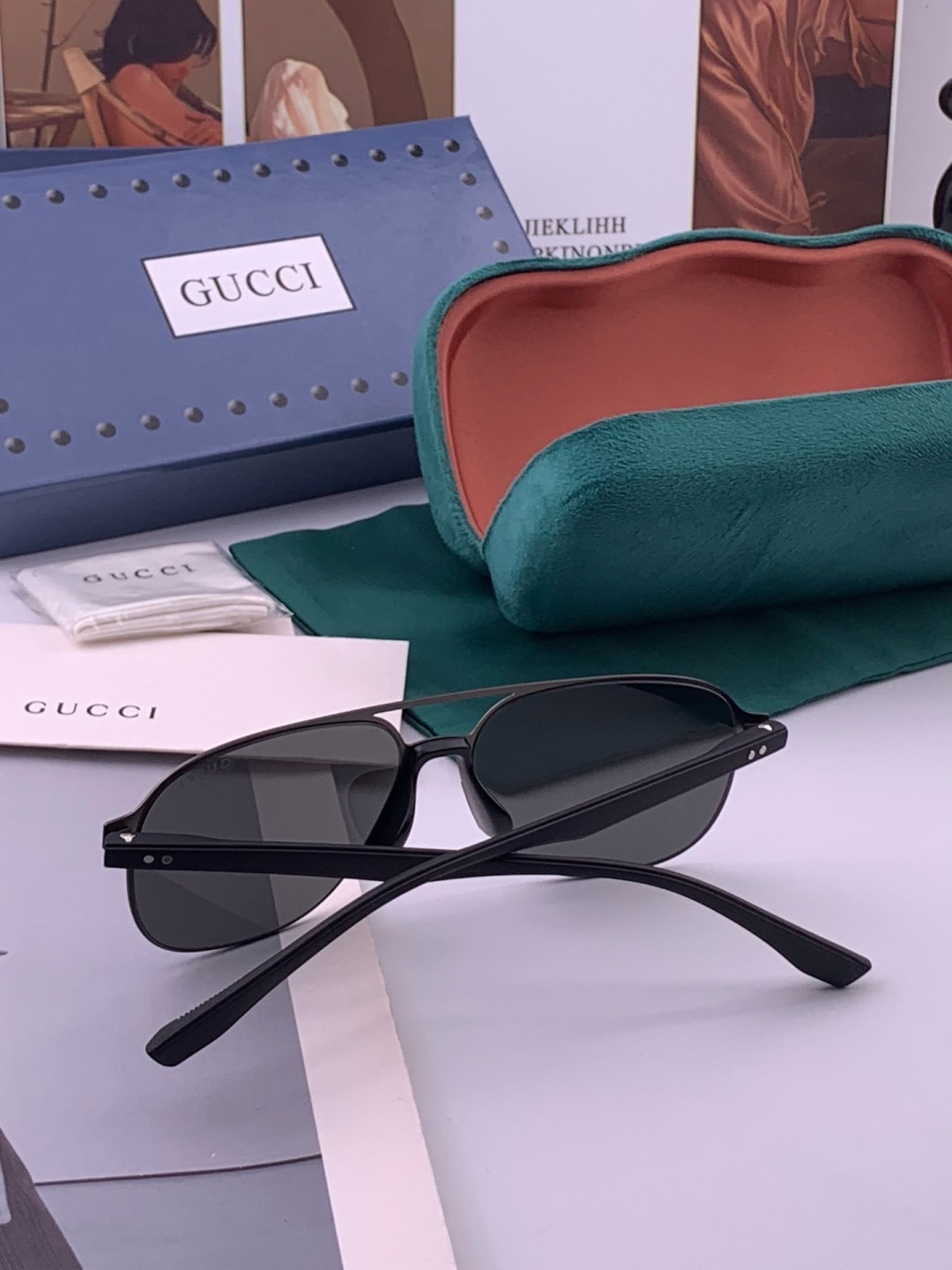 GUCCI 男款炫彩飞行员偏光太阳镜 ❤️材质：高清尼龙加厚卡槽高清偏光镜片 🌹无边框镜架💕颜👍型号：G