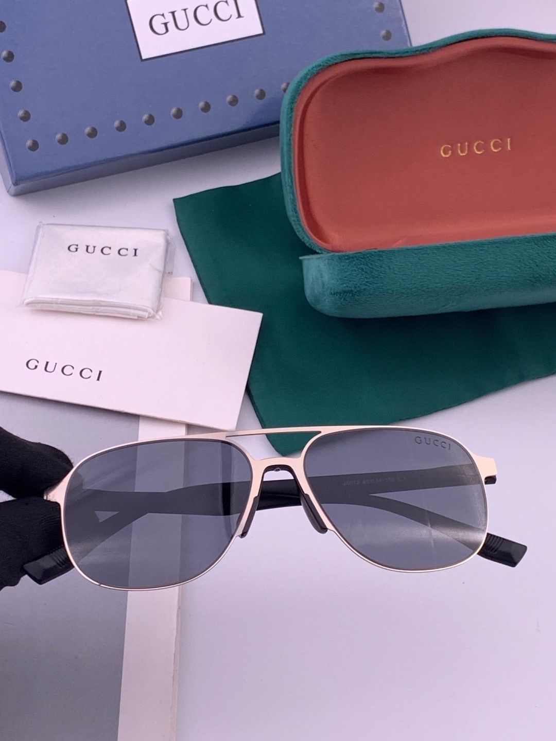 GUCCI 男款炫彩飞行员偏光太阳镜 ❤️材质：高清尼龙加厚卡槽高清偏光镜片 🌹无边框镜架💕颜👍型号：G