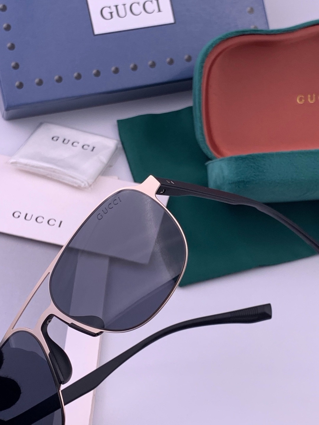 GUCCI 男款炫彩飞行员偏光太阳镜 ❤️材质：高清尼龙加厚卡槽高清偏光镜片 🌹无边框镜架💕颜👍型号：G