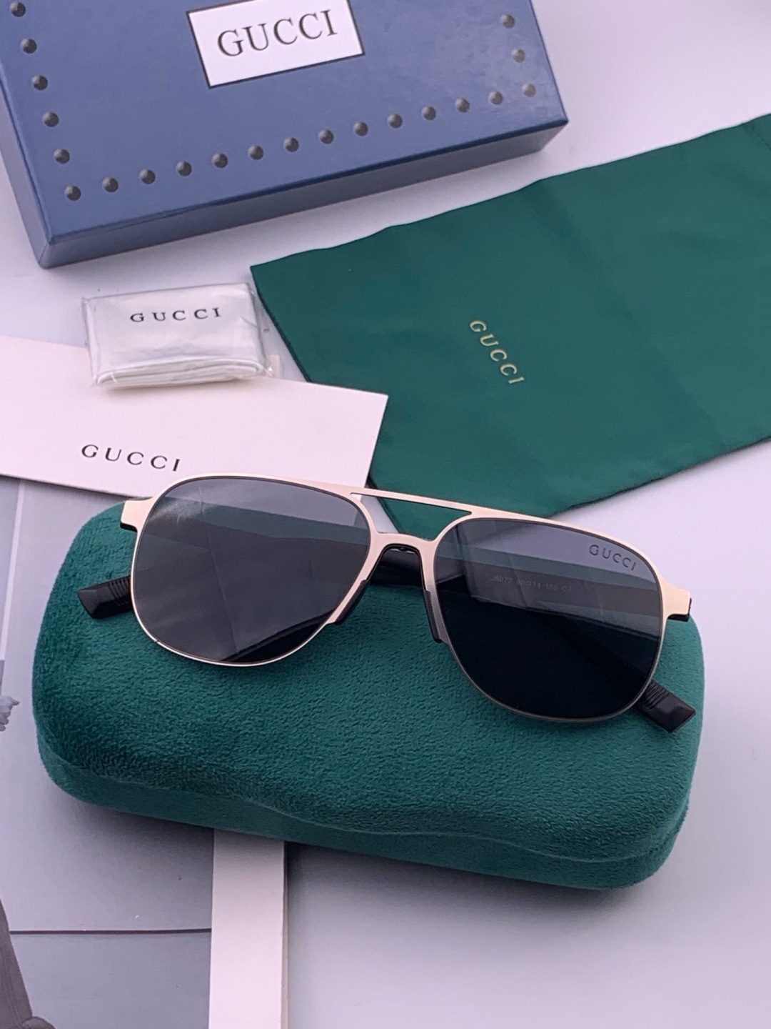 GUCCI 男款炫彩飞行员偏光太阳镜 ❤️材质：高清尼龙加厚卡槽高清偏光镜片 🌹无边框镜架💕颜👍型号：G