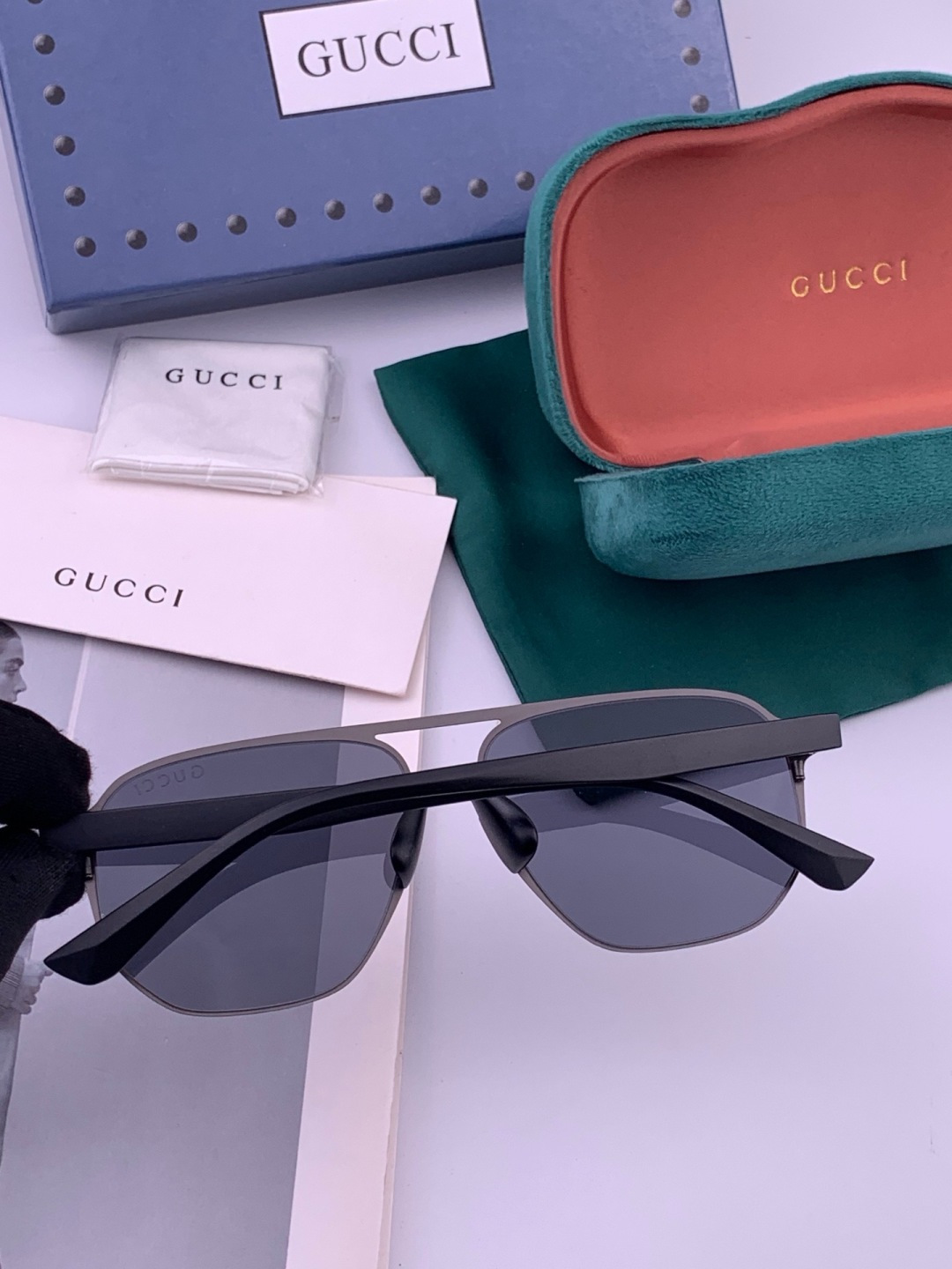GUCCI 男款炫彩飞行员偏光太阳镜 ❤️材质：高清尼龙加厚卡槽高清偏光镜片 🌹无边框镜架💕颜👍型号：G