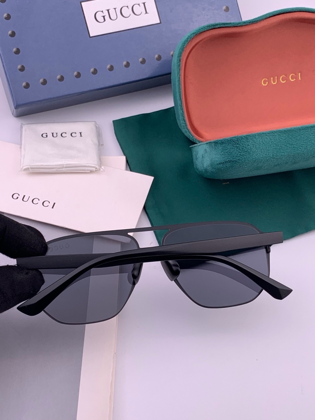 GUCCI 男款炫彩飞行员偏光太阳镜 ❤️材质：高清尼龙加厚卡槽高清偏光镜片 🌹无边框镜架💕颜👍型号：G
