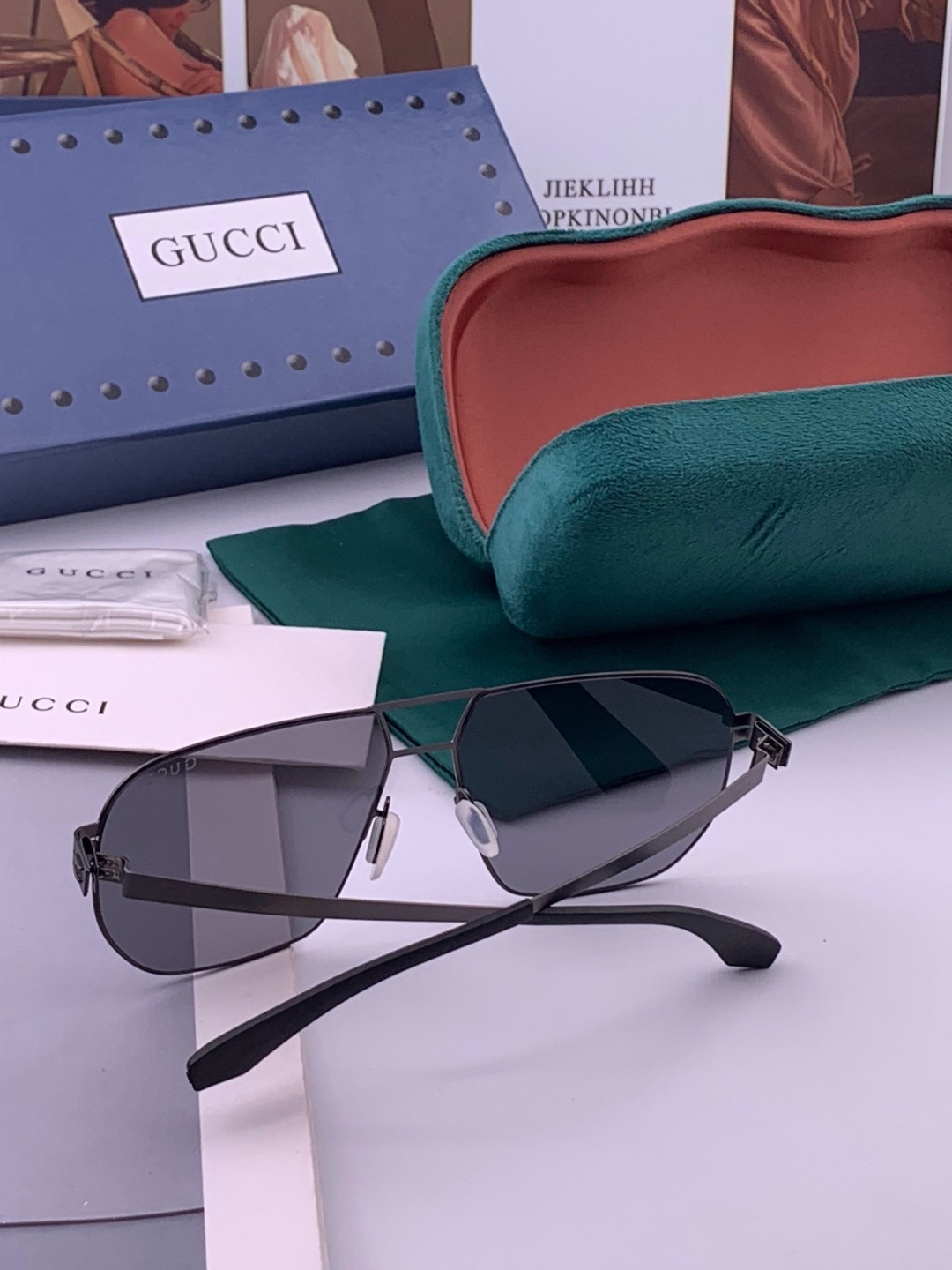 Gucci 春夏新款超轻无螺丝压不坏系列情侣款太阳镜高清尼龙镜片🦅完美品质，适合各种脸型，经典太阳镜亮相