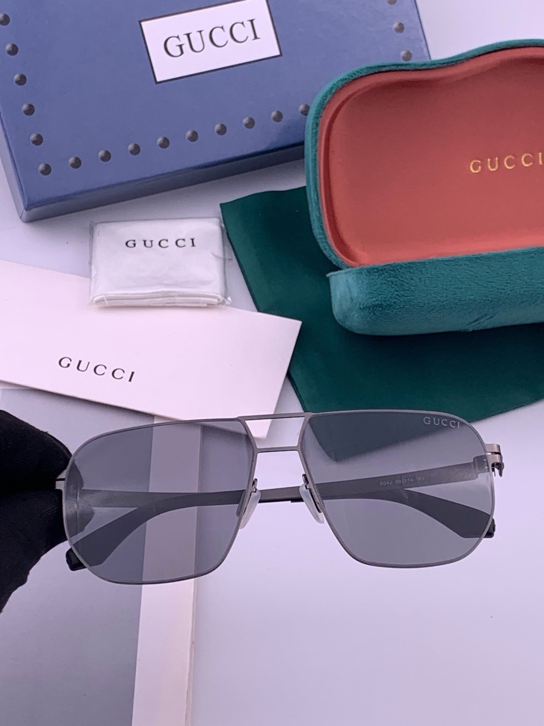 Gucci 春夏新款超轻无螺丝压不坏系列情侣款太阳镜高清尼龙镜片🦅完美品质，适合各种脸型，经典太阳镜亮相