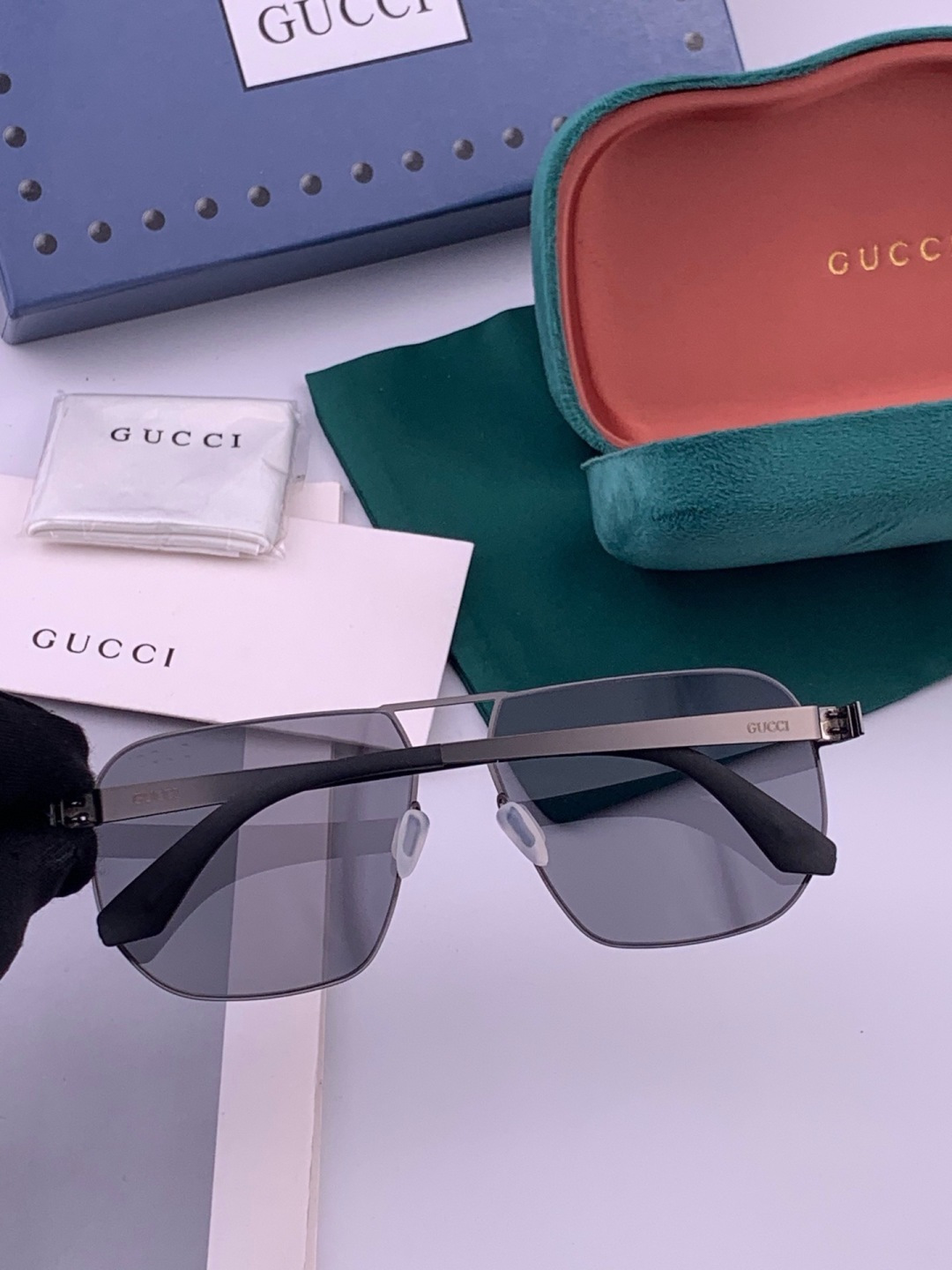 Gucci 春夏新款超轻无螺丝压不坏系列情侣款太阳镜高清尼龙镜片🦅完美品质，适合各种脸型，经典太阳镜亮相