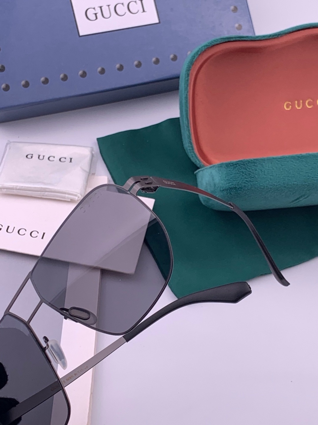 Gucci 春夏新款超轻无螺丝压不坏系列情侣款太阳镜高清尼龙镜片🦅完美品质，适合各种脸型，经典太阳镜亮相