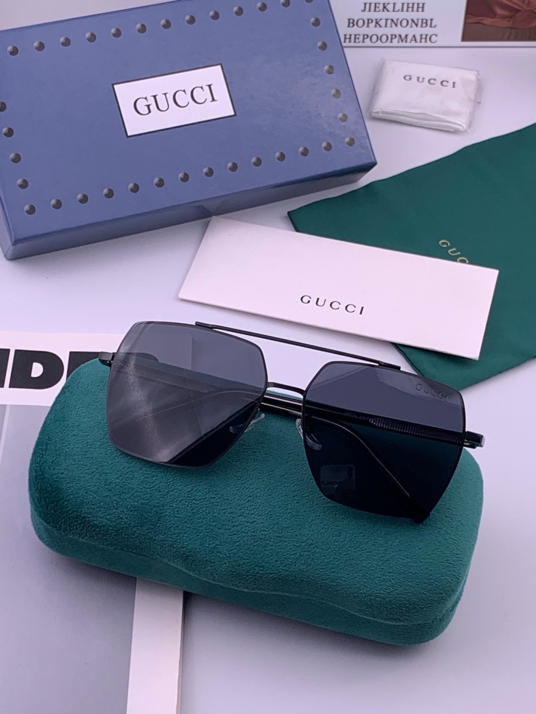 Gucci 男款炫彩飞行员偏光太阳镜 ❤️材质：高清尼龙加厚卡槽高清偏光镜片 🌹无边框镜架💕颜👍型号：G
