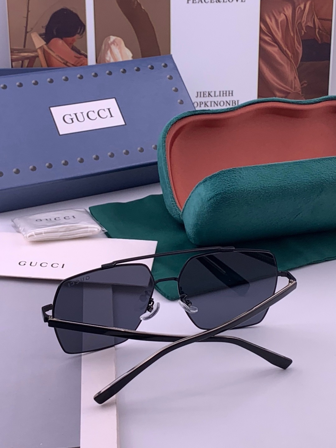 Gucci 男款炫彩飞行员偏光太阳镜 ❤️材质：高清尼龙加厚卡槽高清偏光镜片 🌹无边框镜架💕颜👍型号：G