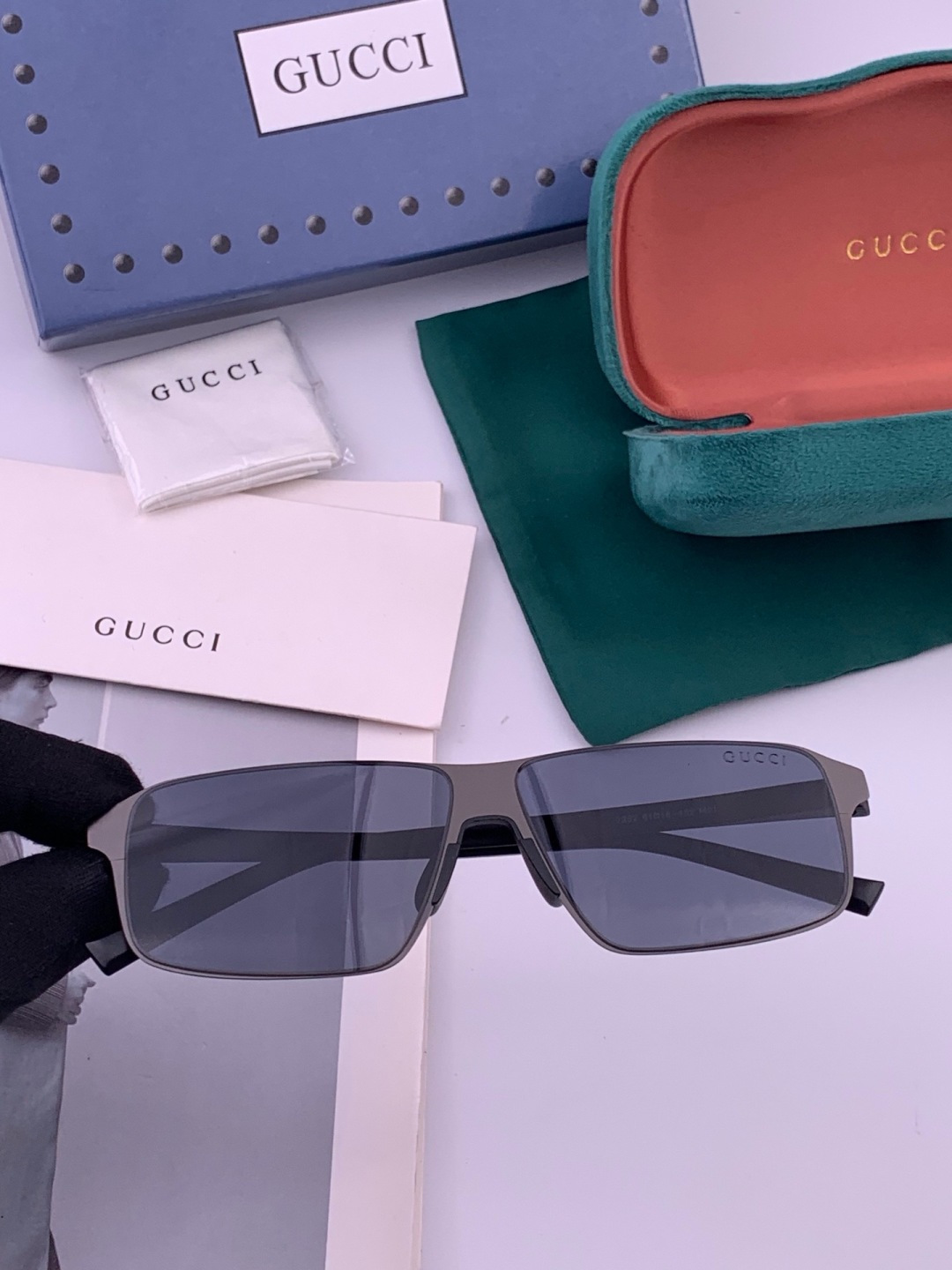 GUCCI 男款炫彩飞行员偏光太阳镜 ❤️材质：高清尼龙加厚卡槽高清偏光镜片 🌹无边框镜架💕颜👍型号：G