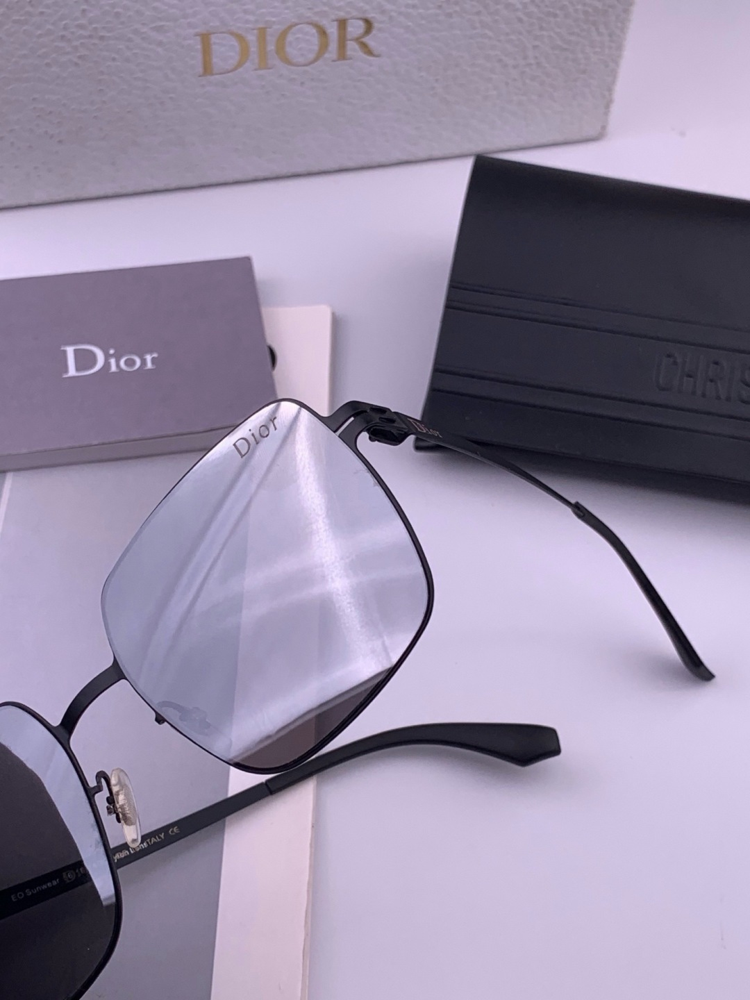 DIOR-迪奥新款男女情侣款太阳iP电镀永不褪色 卖点：超轻超有弹性整幅眼镜无螺丝重要的是压不坏、镜片：