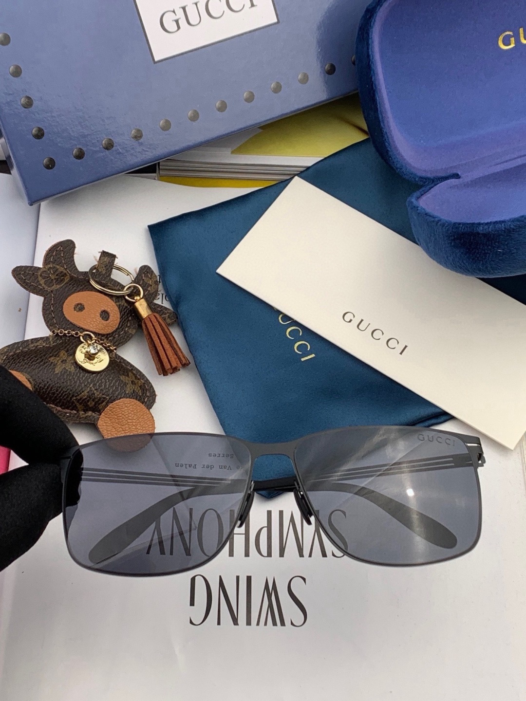 ♦️ GUCCI 新款男女情侣款太阳镜iP电镀永不褪色 超轻超有弹性整幅眼镜无螺丝重要的是压不坏 高清尼