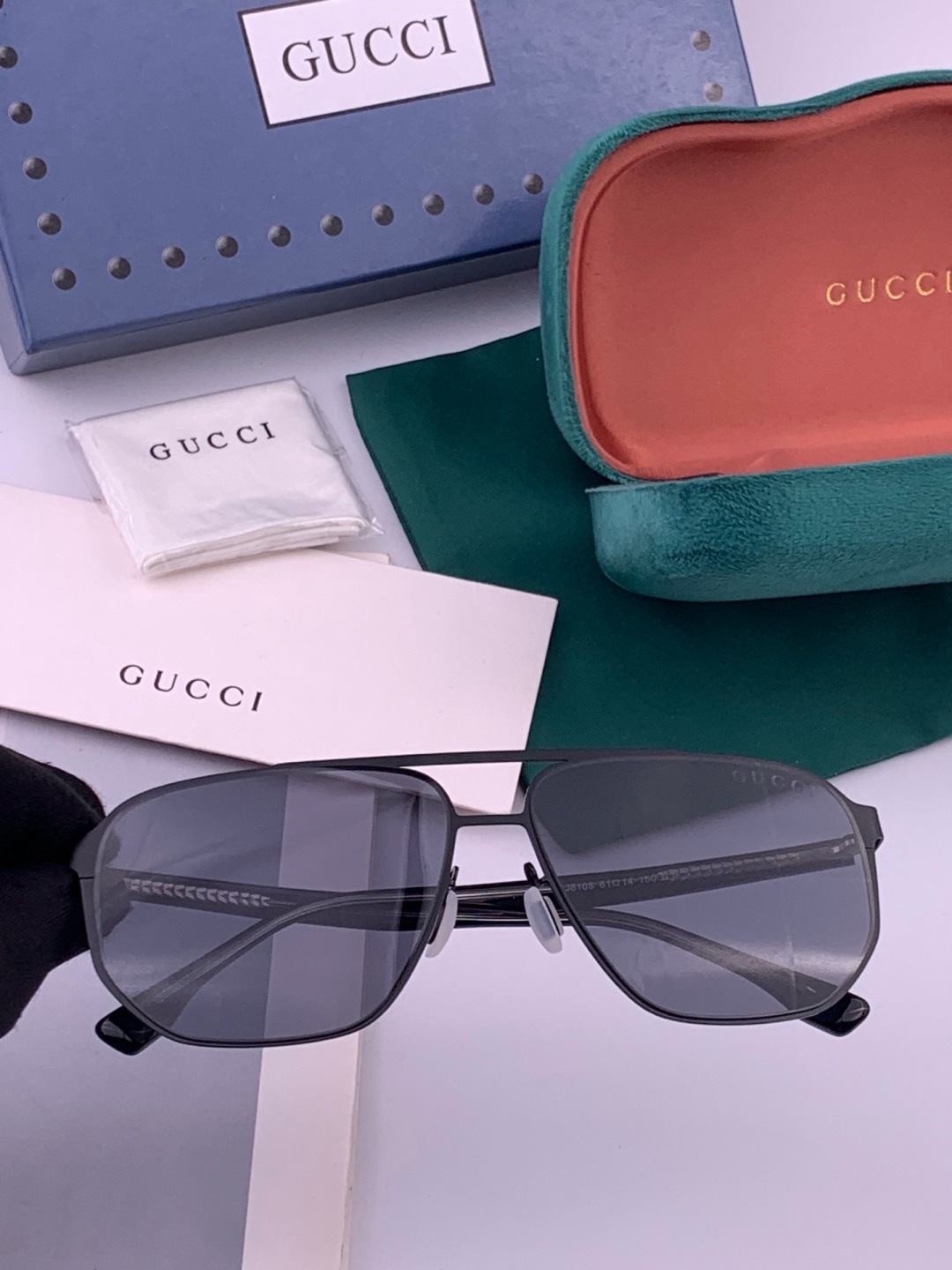 GUCCI 男款炫彩飞行员偏光太阳镜 ❤️材质：高清尼龙加厚卡槽高清偏光镜片 🌹无边框镜架💕颜👍型号：G