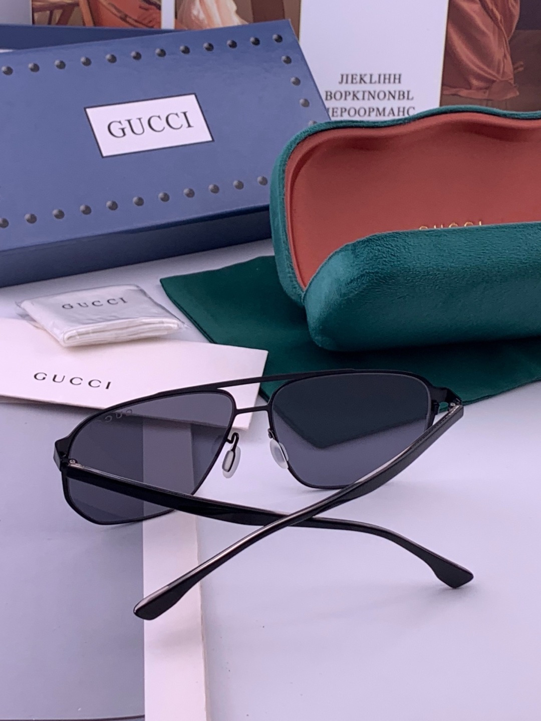 GUCCI 男款炫彩飞行员偏光太阳镜 ❤️材质：高清尼龙加厚卡槽高清偏光镜片 🌹无边框镜架💕颜👍型号：G