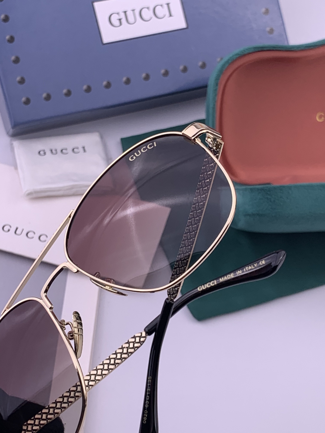 Gucci 。  高品质男女款墨镜   👍 进口宝丽来偏光镜片  。蛤蟆镜 开车钓鱼都可 。百搭显瘦墨镜