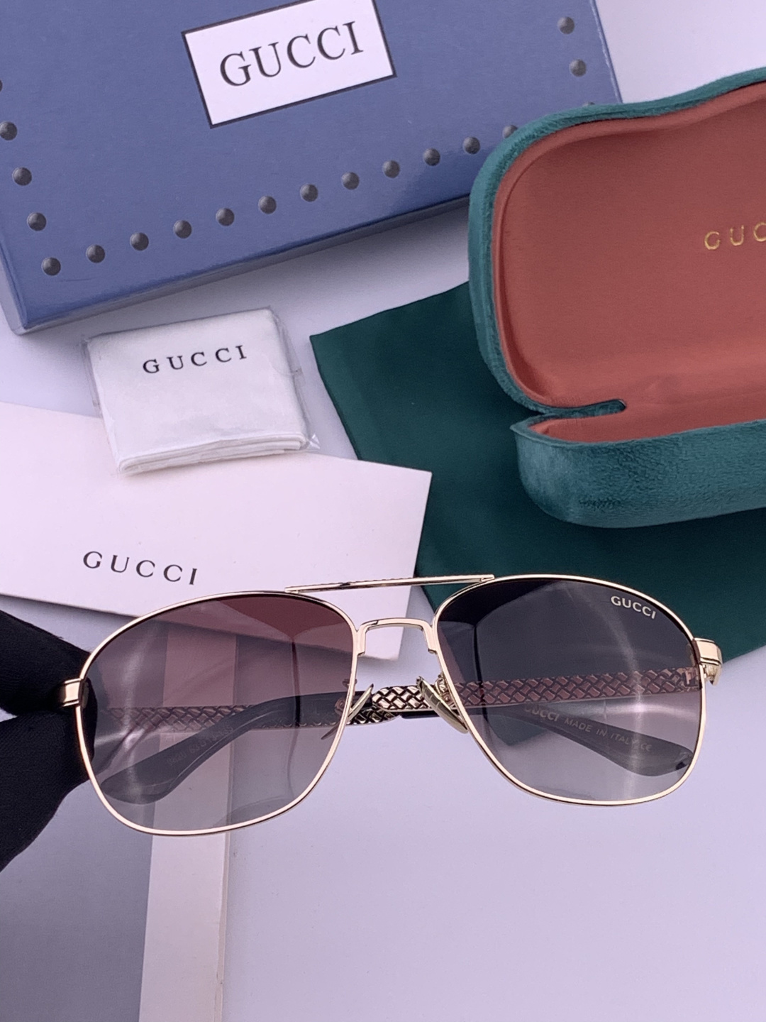 Gucci 。  高品质男女款墨镜   👍 进口宝丽来偏光镜片  。蛤蟆镜 开车钓鱼都可 。百搭显瘦墨镜