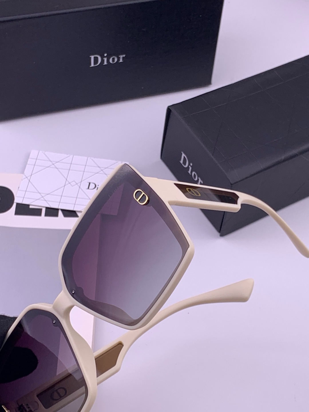 🔺 【DIOR-迪奥】开春新款 潮流爆款 时尚方框偏光太阳镜 高品质 佩戴舒适 网红潮款墨镜 女士高清偏